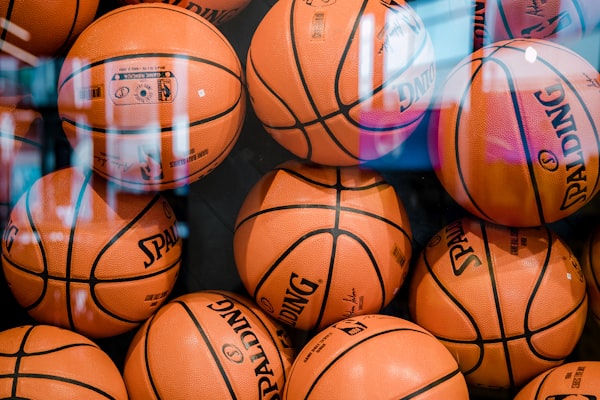 西甲联赛皇家马德里队球员庆祝进球胜利时刻