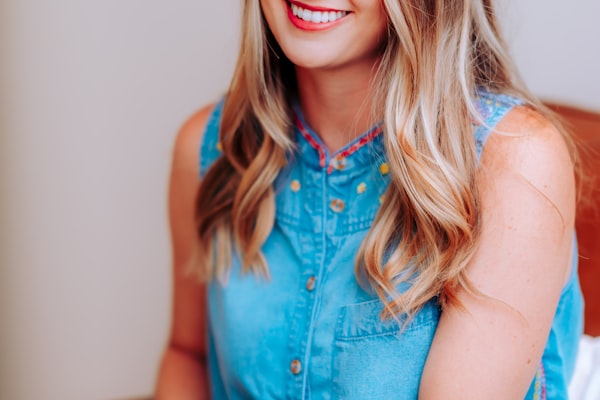 意甲联赛AC米兰球员在比赛中带球突破防守